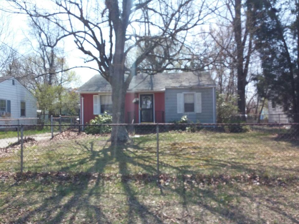 1st image of 1906 Woodside Dr