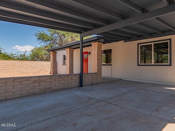 3rd image of 3141 W Calle Cisne