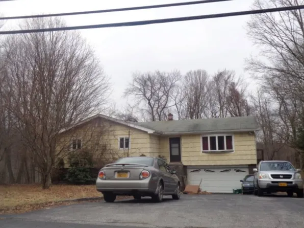 3821 Gomer St, Yorktown Heights, NY 10598