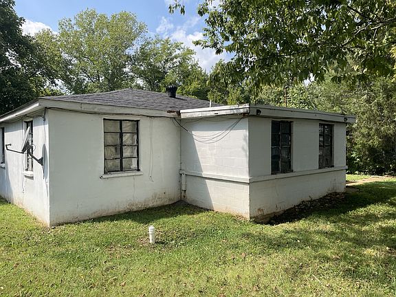 3rd image of 6 Proctor Dr