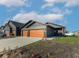 5846 James Dr W, Fargo, ND 58078