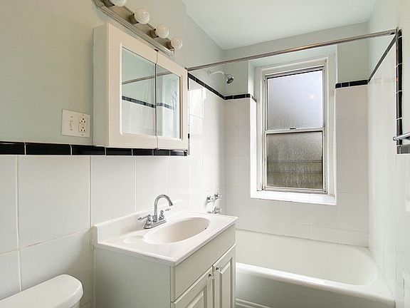 3rd image of 350 E 19th St APT 3D