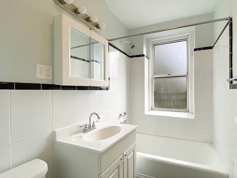 50 E 19th St #B2 — Photo 4