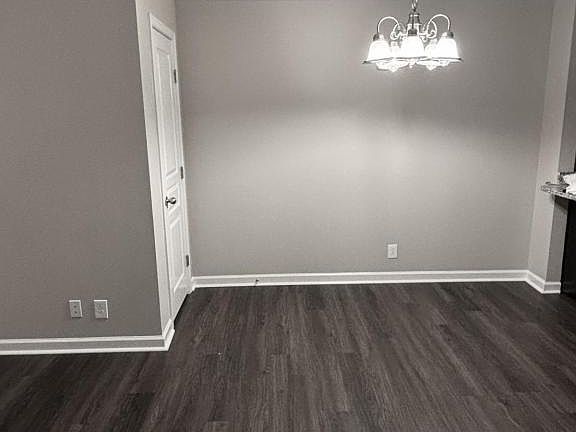 5th image of 172 Alexander Blvd