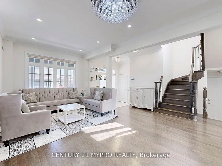 13 N Rexford Dr — Photo 2