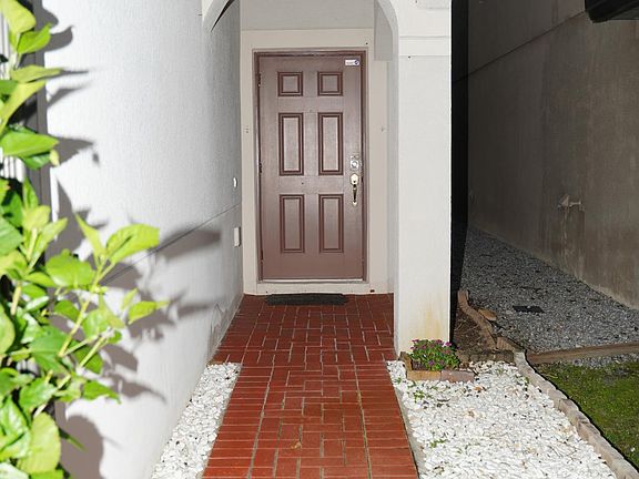 2nd image of 1120 Ballard Green Pl