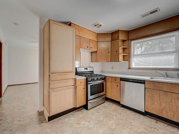 5th image of 7424 NW Bennington Dr