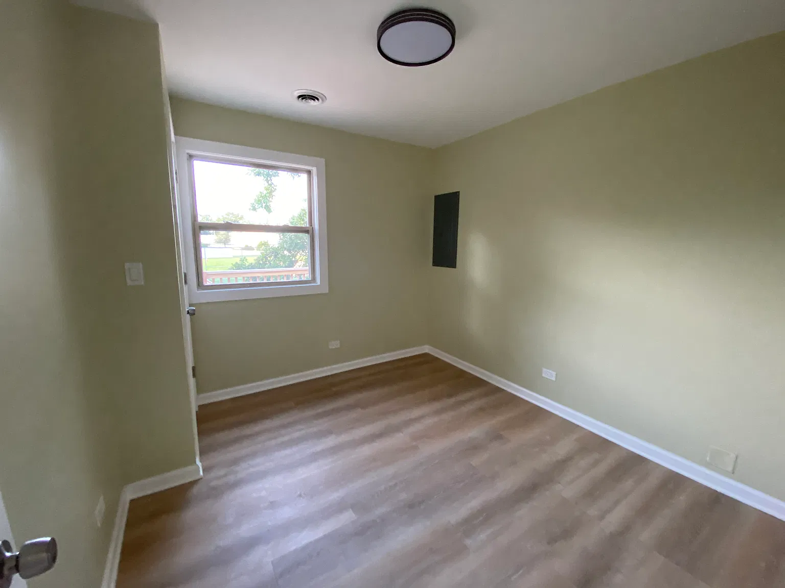 3 bed, 1.5 bath, 1150 sqft, $2,700 — Photo 2