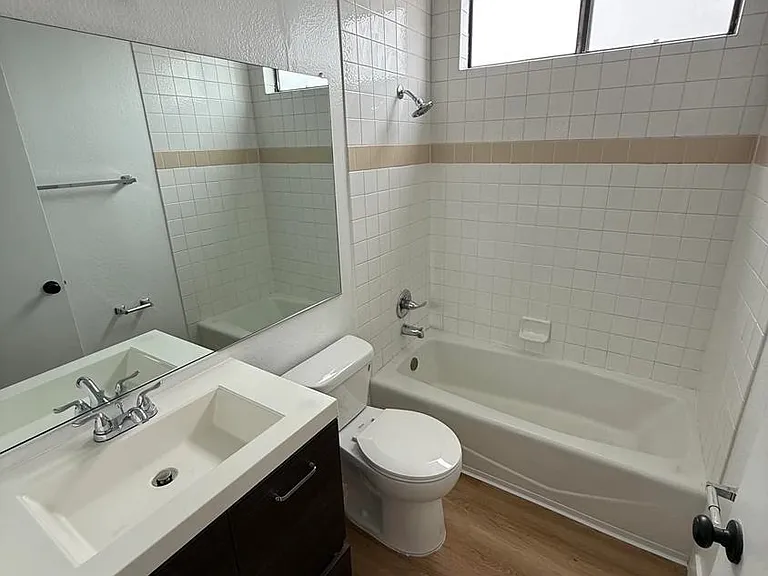 1321 N Vista St #206 — Photo 7