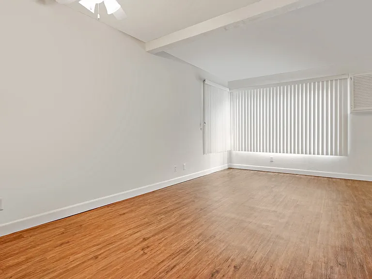Woodcliff Apartments — Photo 68