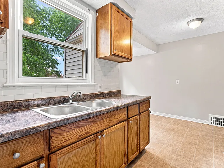 10462 Duprey St — Photo 11