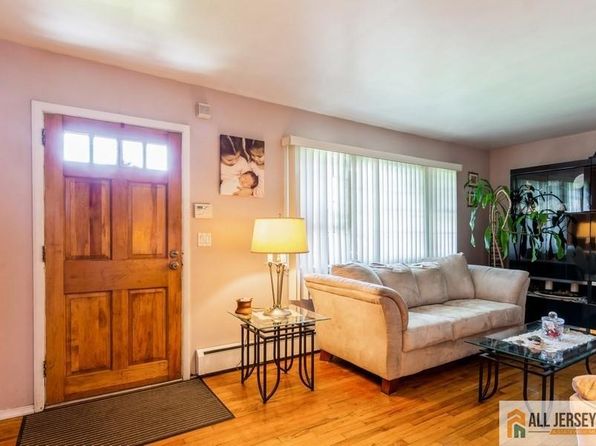 1 Berkley Blvd, Iselin, NJ 08830