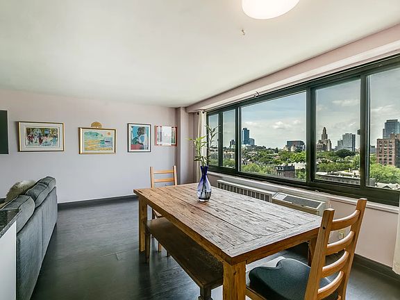5th image of 185 Hall St APT 1213