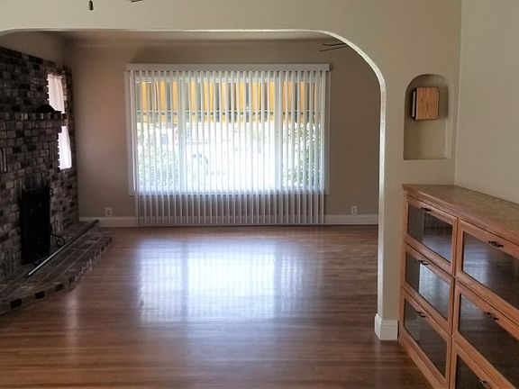 4th image of 142 W Terrace Dr