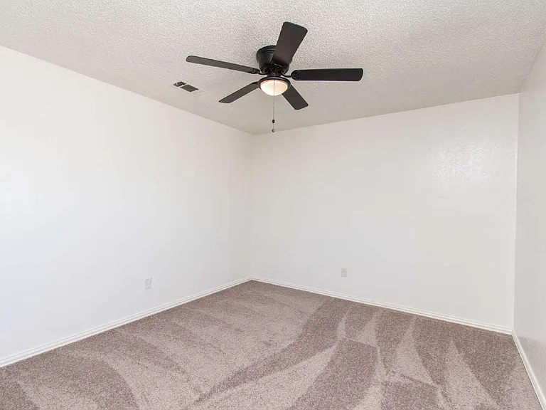 2104 Corona Dr — Photo 12