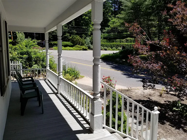 415 Myrtle Ave — Photo 3