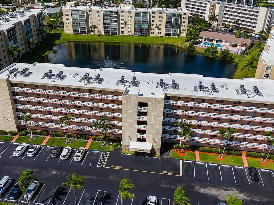 1st image of 200 SE 5th Avenue #101