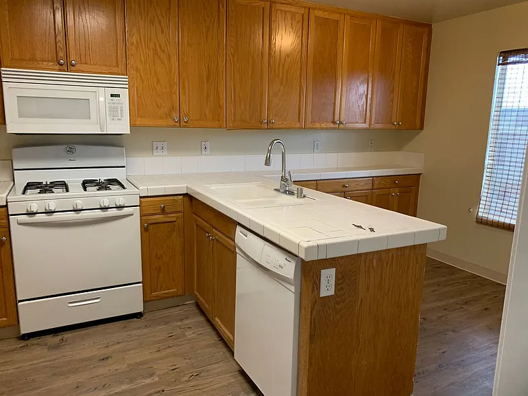 15766 Midwood Dr #4 — Photo 24
