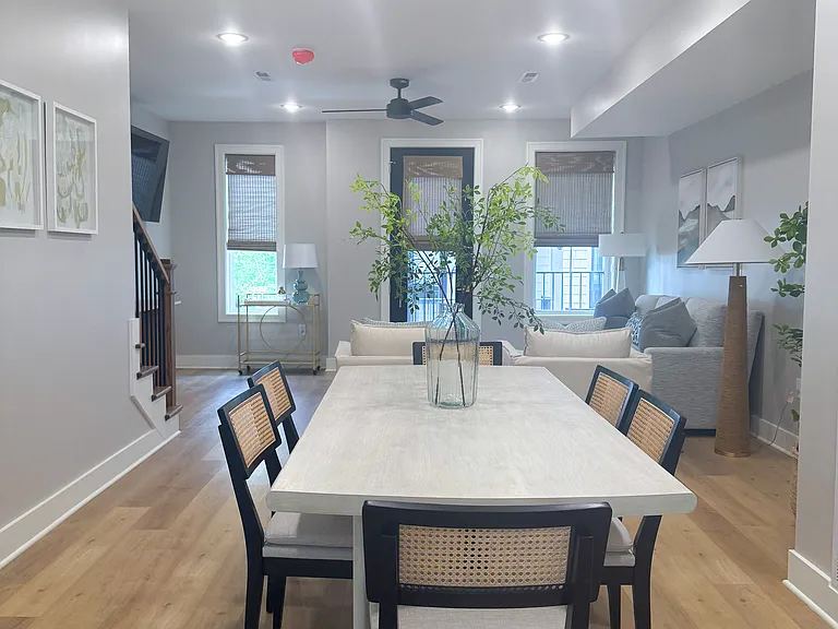 512 Mobile St — Photo 16