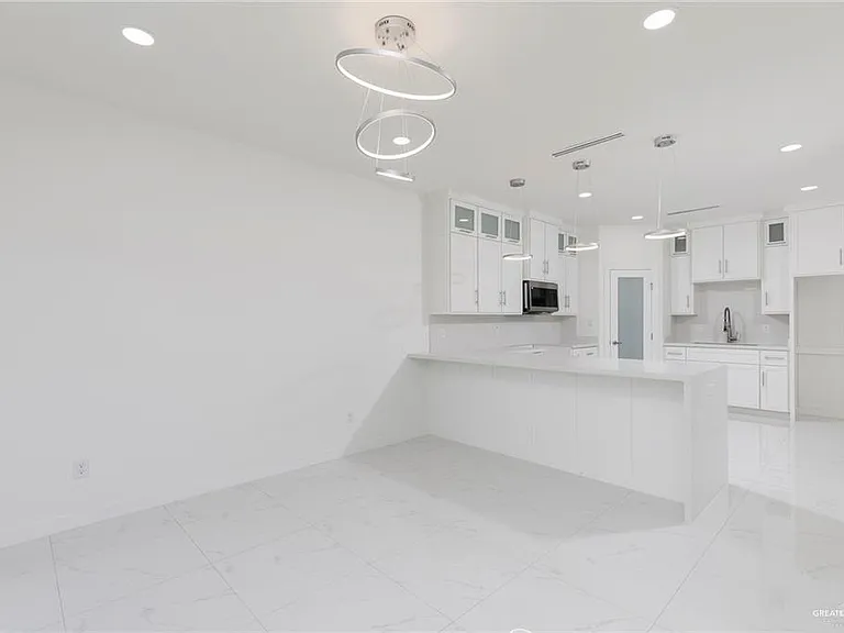 1910 Sunset Dr — Photo 7