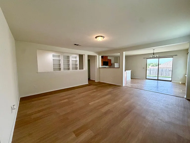 1141 Renaissance Trl — Photo 2
