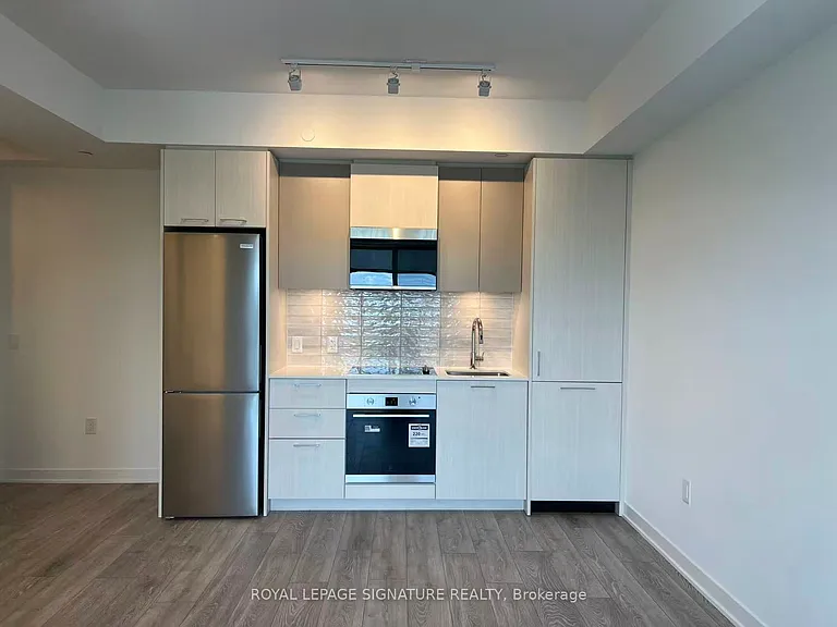 10 Oak St #2209 — Photo 4