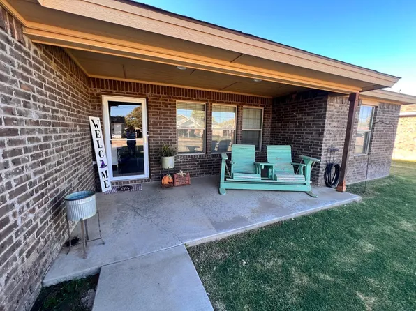 224 E 7th St, Idalou, TX 79329