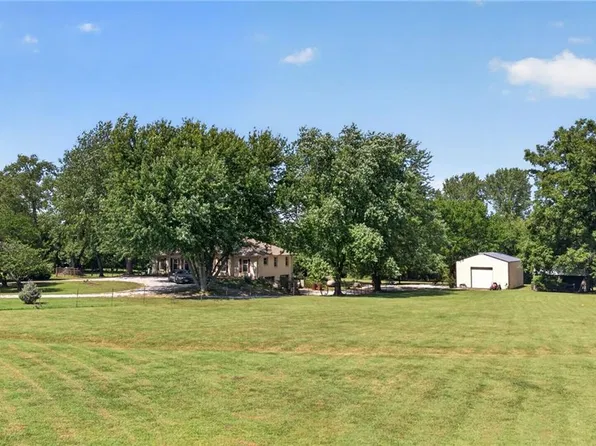 8004 E 233rd St, Peculiar, MO 64078