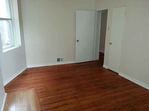 5th image of 4033 Russell Blvd