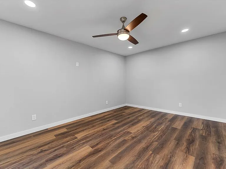 305 Valley Park Dr — Photo 9