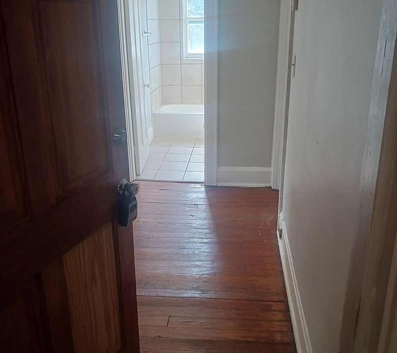 1st image of 3011 Park Ave #6