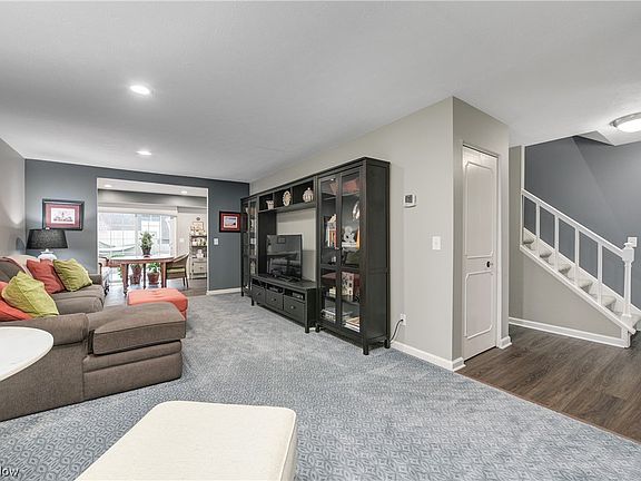 4th image of 106 Shakespeare Ln