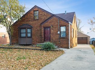 4614 Beaver Crest Dr, Des Moines, IA 50310