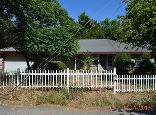 200 Cherry St, Bonham, TX 75418