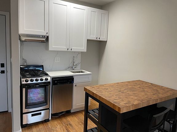 Kitchen (fridge not pictured)