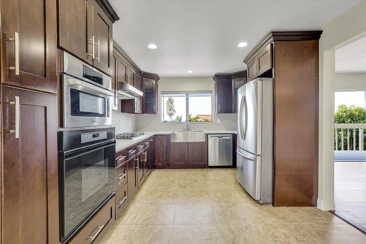 4 bed, 2860 sqft, $8,400 — Photo 4