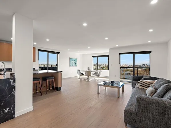 103 Gorge Rd E #Penthouse 1, Victoria, BC V9A 6Z2