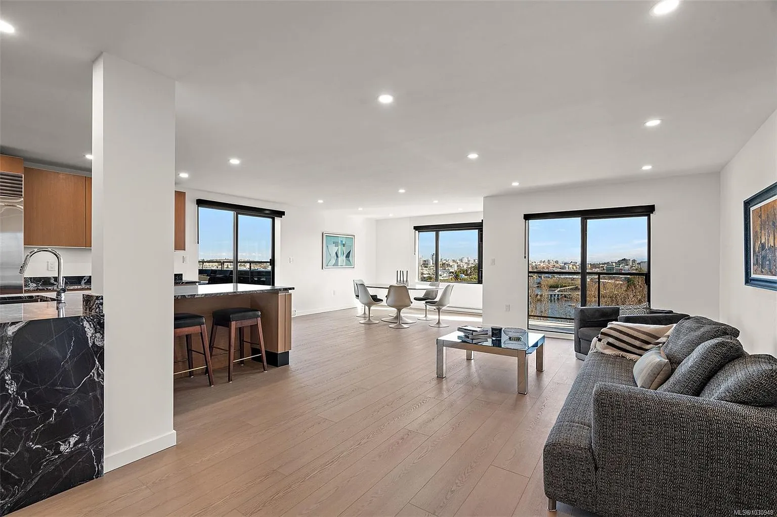 103 Gorge Rd E #Penthouse 1 photo 1