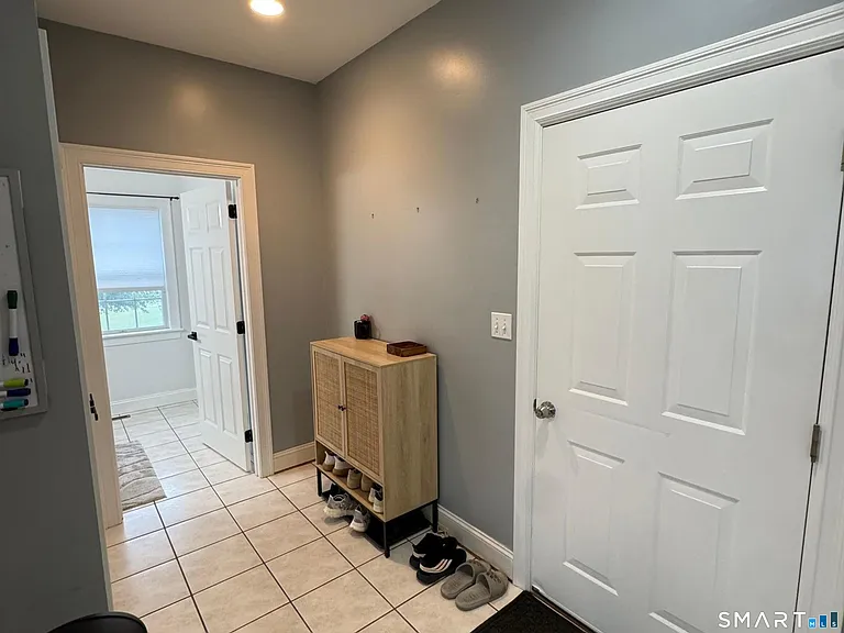 556 Hill St — Photo 12
