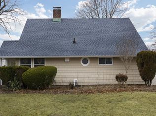 12 Albatross Rd, Levittown, NY 11756