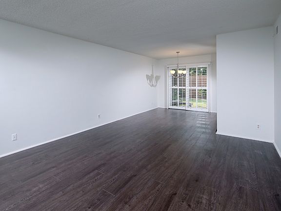 3rd image of 10547 Bogue St