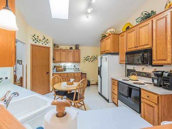3rd image of 9232 Windsor Ln N