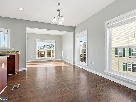 4th image of 6086 Popes Creek Pl