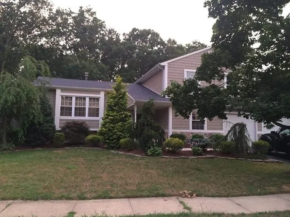 8 James Hollow Ct, Howell, NJ 07731