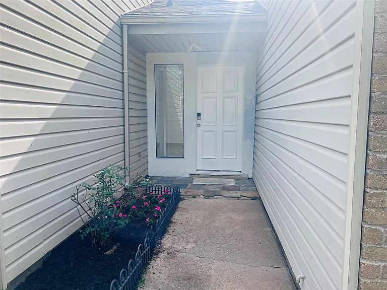 11123 Bandlon Dr — Photo 2