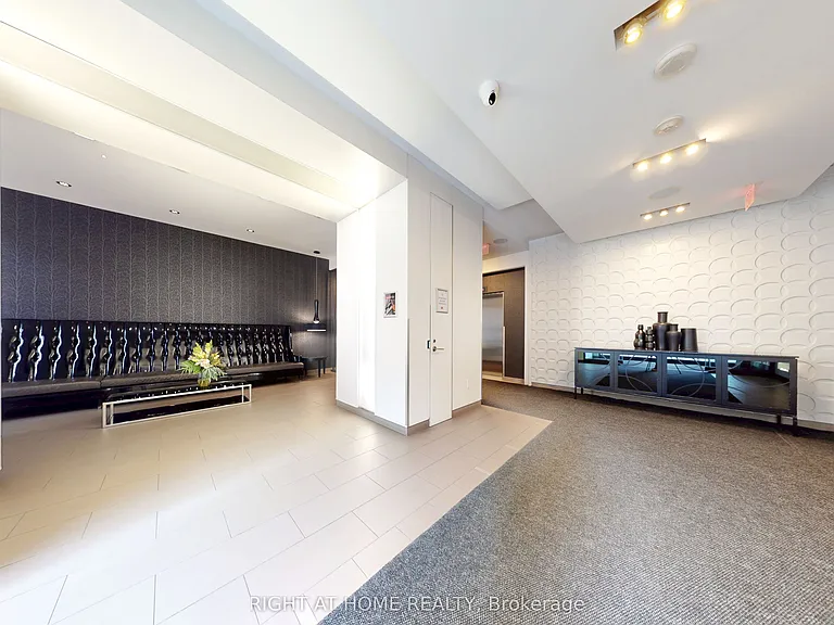 560 Front St W #1232 — Photo 20