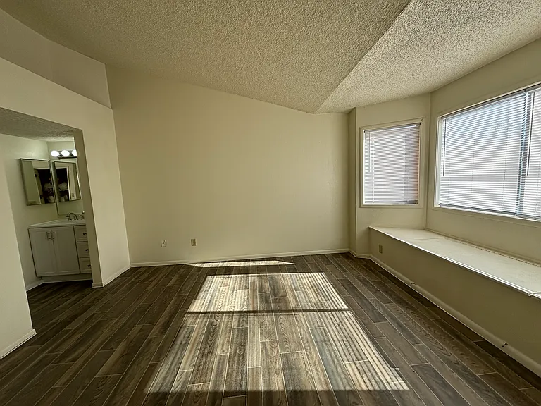 1714 W Park Wood Ln — Photo 8