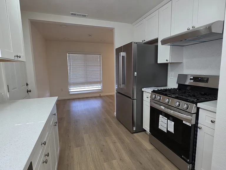 1086 Mersey Ave — Photo 12