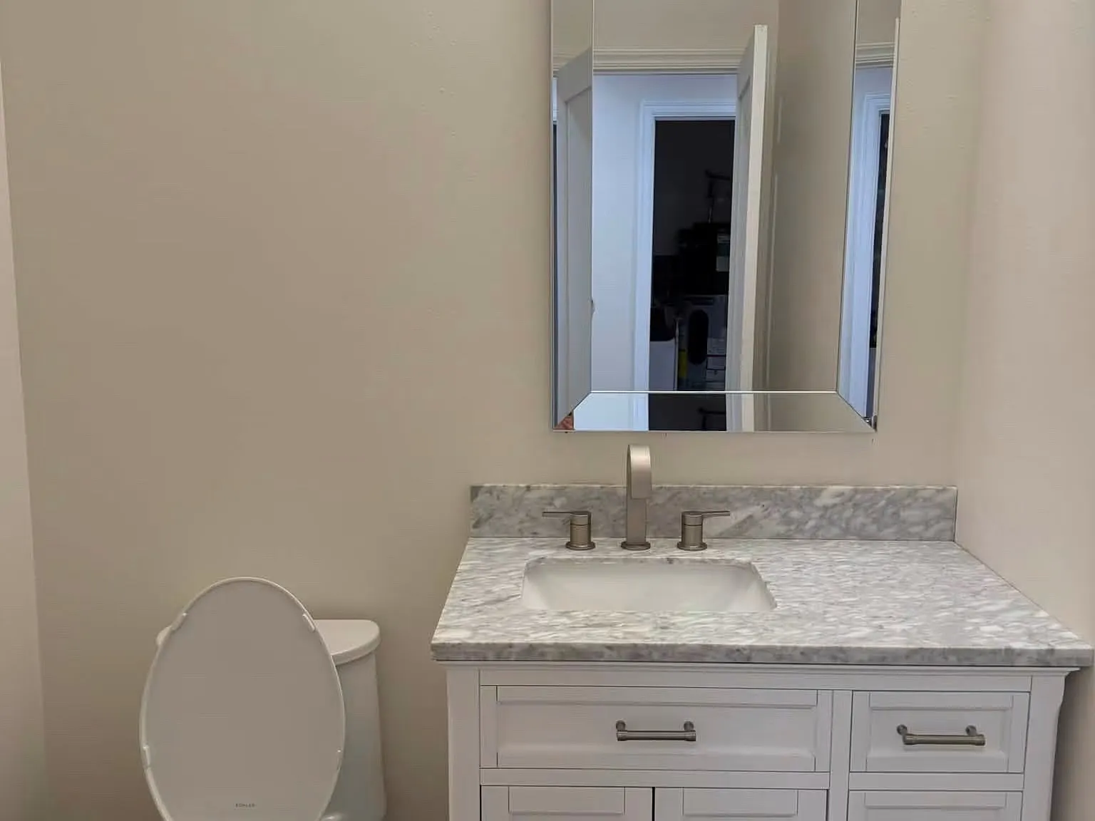 4 bed, 2.5 bath, 2730 sqft, $4,200 — Photo 4