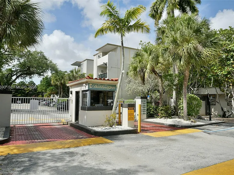 6884 N Kendall Dr #C401 — Photo 10